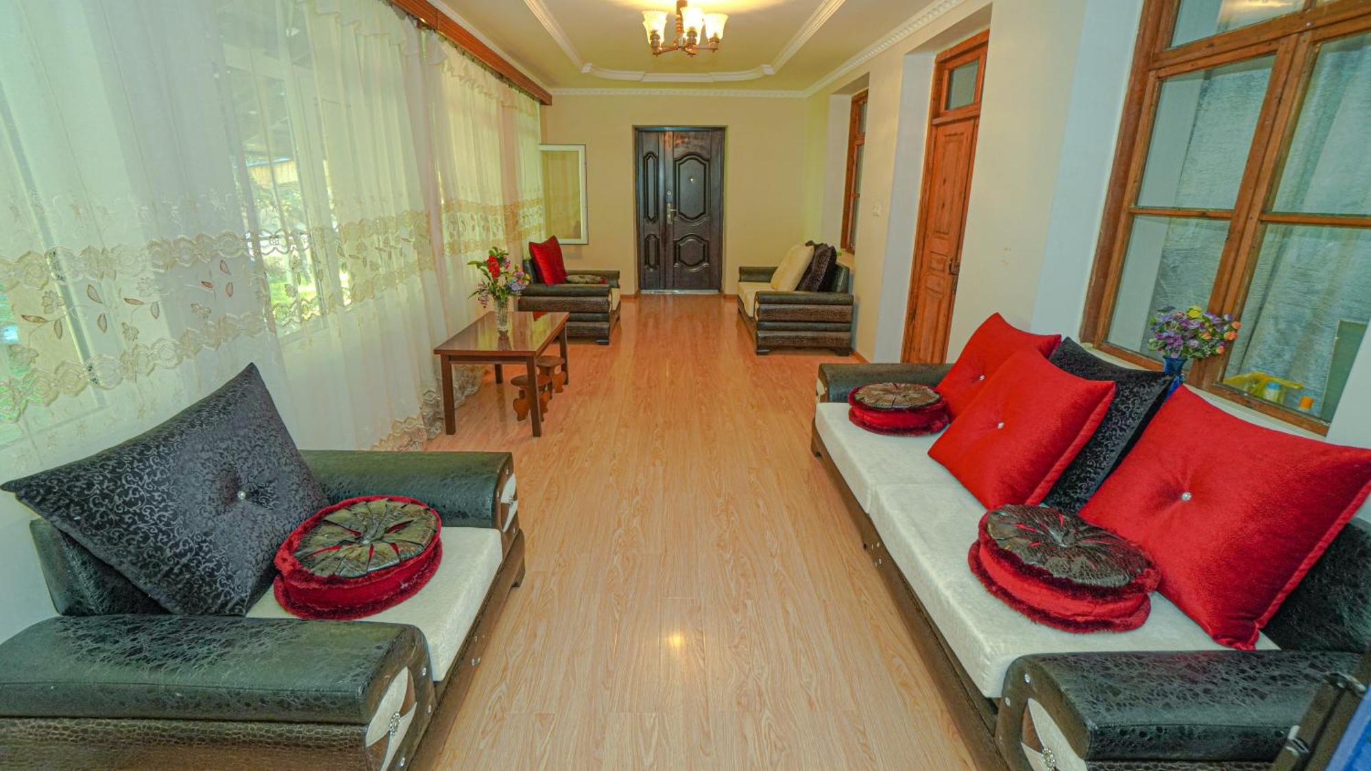 Givi Kakhiani'S Guesthouse Zhabeshi Exterior foto